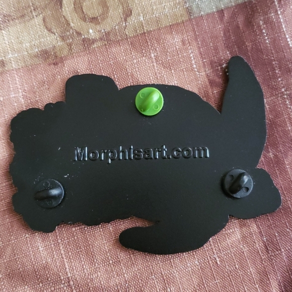 Save the oceans turtle pin - Picture 2 of 2